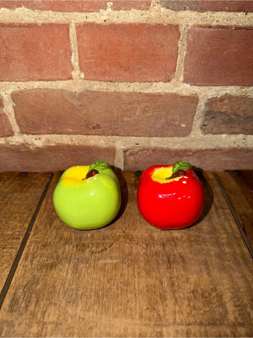 Glossy Red and Green Ceramic Apple Accent Pair Salt Pepper Shakers Match